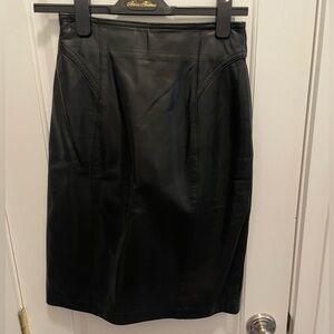 100% Black Leather Vintage Bagatelle Mini/Mid Skirt
